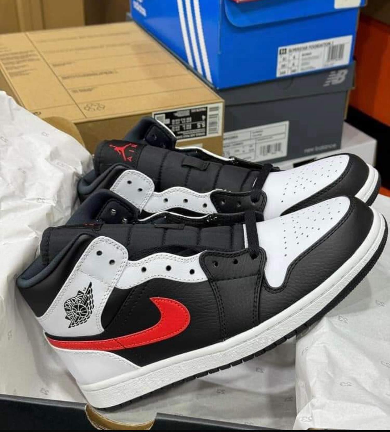 wholesale Nike sneakers